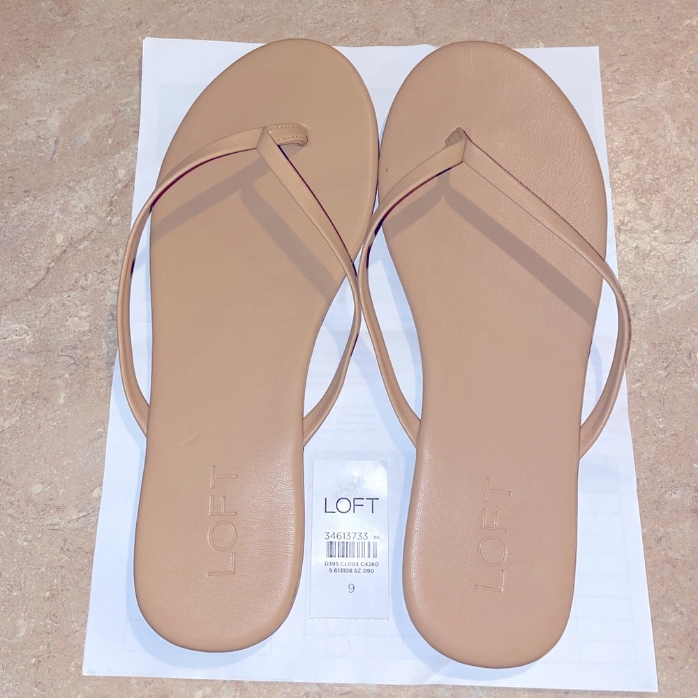 Loft faux leather nude flip-flops